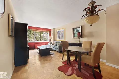 300 E 40th St #3W, New York, NY 10016