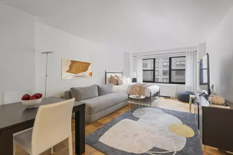 220 E 57th St #10G, New York, NY 10022