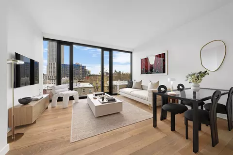 21-30 44th Dr #5H, New York City, NY 11101