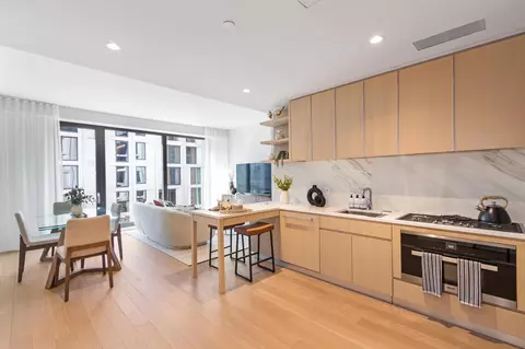 500 W 45th St #610, New York, NY 10036
