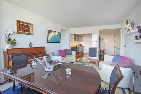 350 W 42nd St #48C, New York, NY 10036