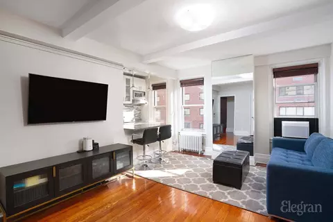 325 W 45th St #701, New York, NY 10036