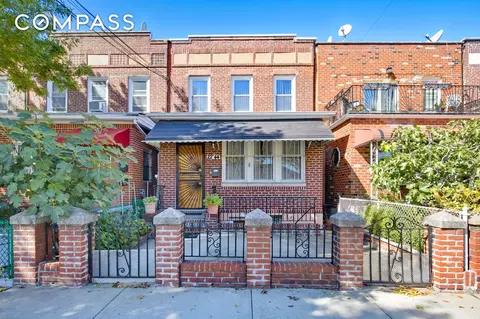 22-44 43rd St, Astoria, NY 11105