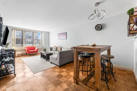 1874 Pelham Pkwy S #5B, New York City, NY 10461