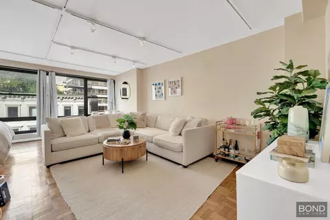 166 E 61st St #5D, New York, NY 10065