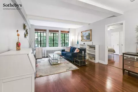321 E 43rd St #308, New York, NY 10017