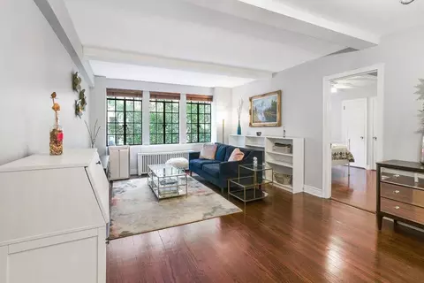 321 E 43rd St #308, New York, NY 10017
