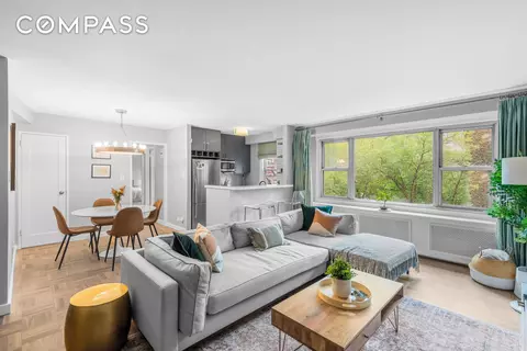 2 Charlton St #5A, New York, NY 10014