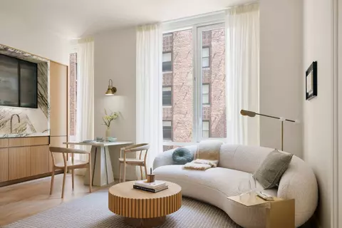 135 E 47th St #19C, New York, NY 10017
