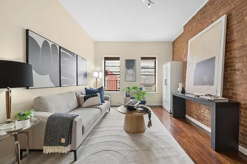 438 W 49th St #5A, New York, NY 10019