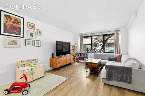 200 E 27th St #2P, New York, NY 10016