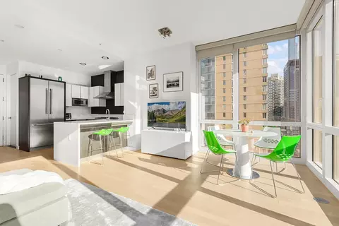 247 W 46th St #4104, New York, NY 10036