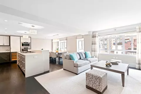 21 E 61st St #8E, New York, NY 10065