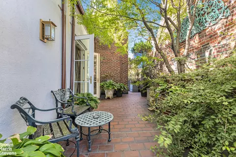 Exterior - 444 E 52nd St #PENTHOUSE, New York, NY 10022 photo 1 of 3