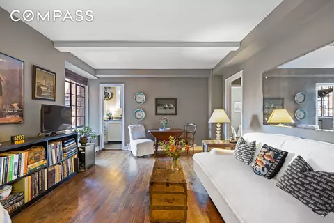333 E 43rd St #922, New York, NY 10017