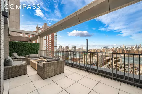 115 York St #PH20B, Brooklyn, NY 11201