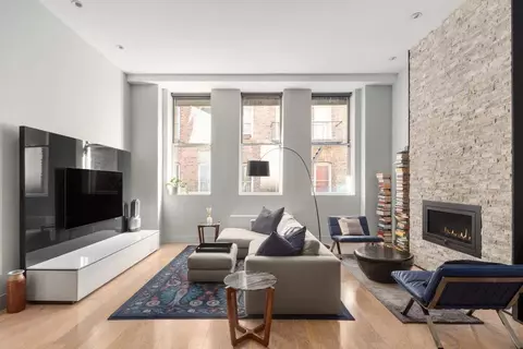 420 W 25th St #2E, New York, NY 10001