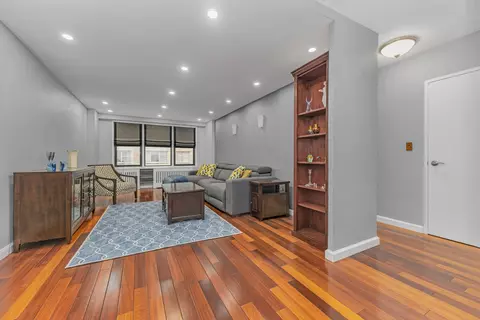 220 E 54th St #3C, New York, NY 10022