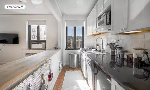 255 W 23rd St #5FW, New York, NY 10011