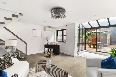 225 E 86th St #204, New York, NY 10028