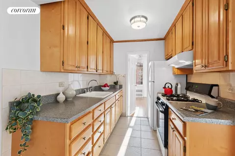 Kitchen - 2265 Gerritsen Ave #3A, Brooklyn, NY 11229 photo 1 of 1