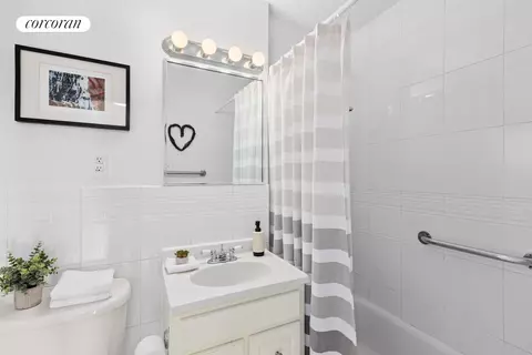 Bath - 2265 Gerritsen Ave #3A, Brooklyn, NY 11229 photo 1 of 1