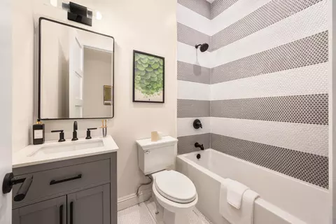 378 8th St #3, Brooklyn, NY 11215
