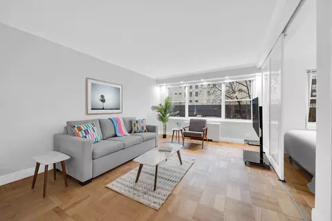150 E 61st St #3K, New York, NY 10065