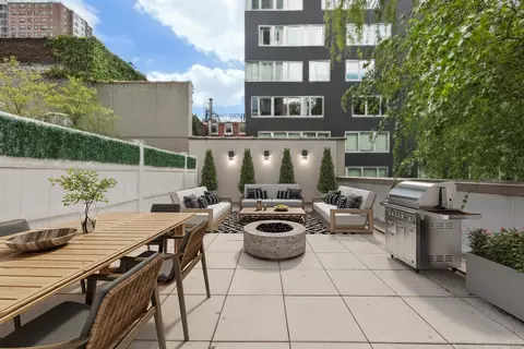 444 W 19th St #201, New York, NY 10011
