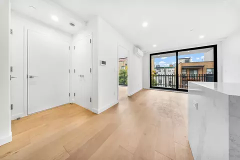 30-24 32nd St #2-B, New York City, NY 11102
