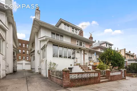 558 84th St, Brooklyn, NY 11209