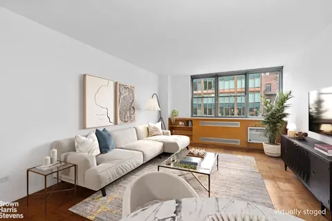 32 Gramercy Park S #5J, New York City, NY 10003