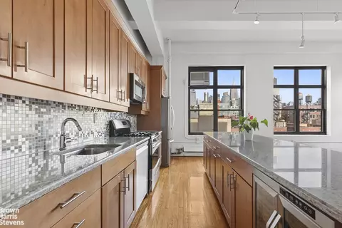 161 W 15th St #6B, New York, NY 10011
