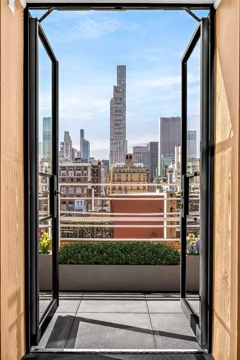 44 E 67th St #11D, New York, NY 10065