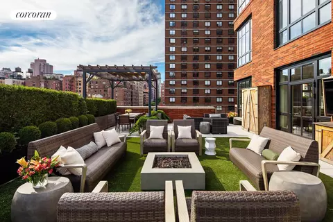 200 E 95th St #8A, New York, NY 10128