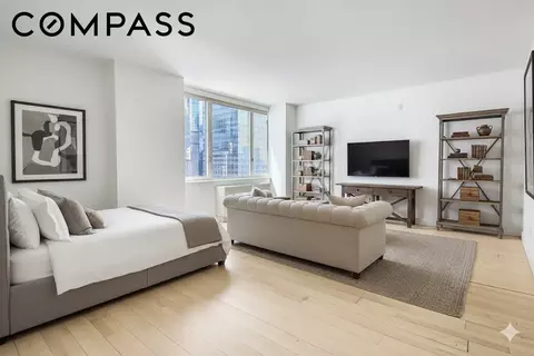 322 W 57th St #38Q, New York, NY 10019