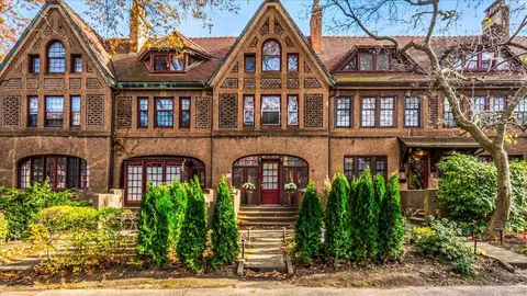 40 Slocum Cres, New York City, NY 11375