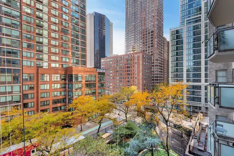 300 E 40th St #6L, New York, NY 10016