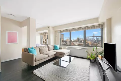 10 W 15th St #2115, New York, NY 10011