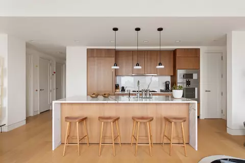 242 Broome St #11A, New York, NY 10002