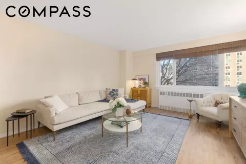 345 W 58th St #4Y, New York, NY 10019