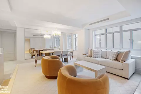 21 E 61st St #5F, New York, NY 10065