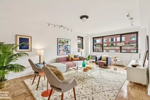 305 E 72nd St #PHC, New York, NY 10021