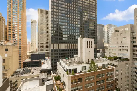 220 E 57th St #17H, New York, NY 10022