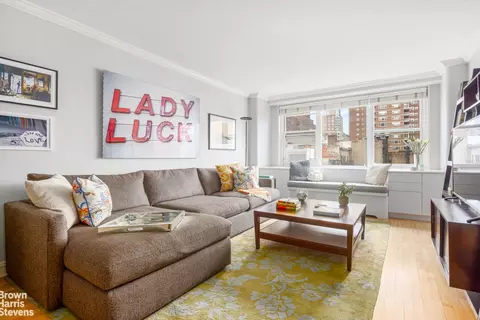 360 W 22nd St #7G, New York, NY 10011
