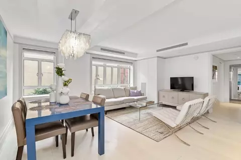 21 E 61st St #4F, New York, NY 10065