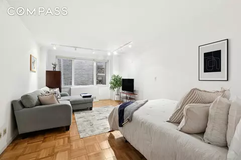 301 E 22nd St #8B, New York, NY 10010