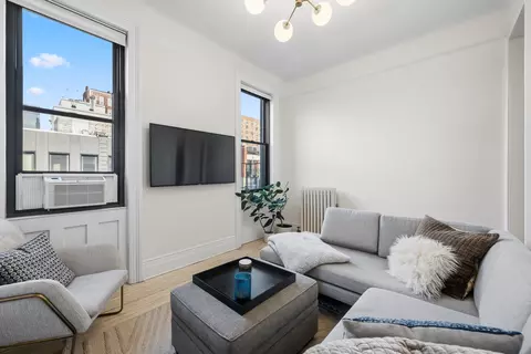 231 W 21st St #5C, New York, NY 10011
