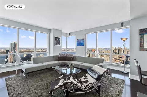 350 W 42nd St #52B, New York, NY 10036