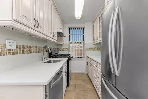 67-30 Dartmouth St #3D, New York City, NY 11375